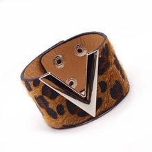 Load image into Gallery viewer, Luxe Leather V Cuff